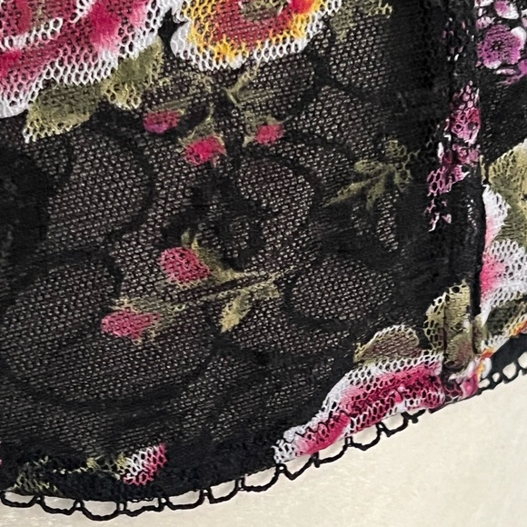 Floral Lace Corset Top - Picture 4 of 11